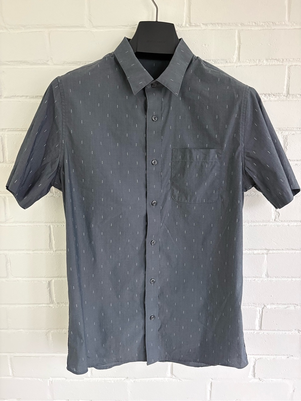 TravisMathew Men’s Small Gray Geometric Stretch Button Up Shirt